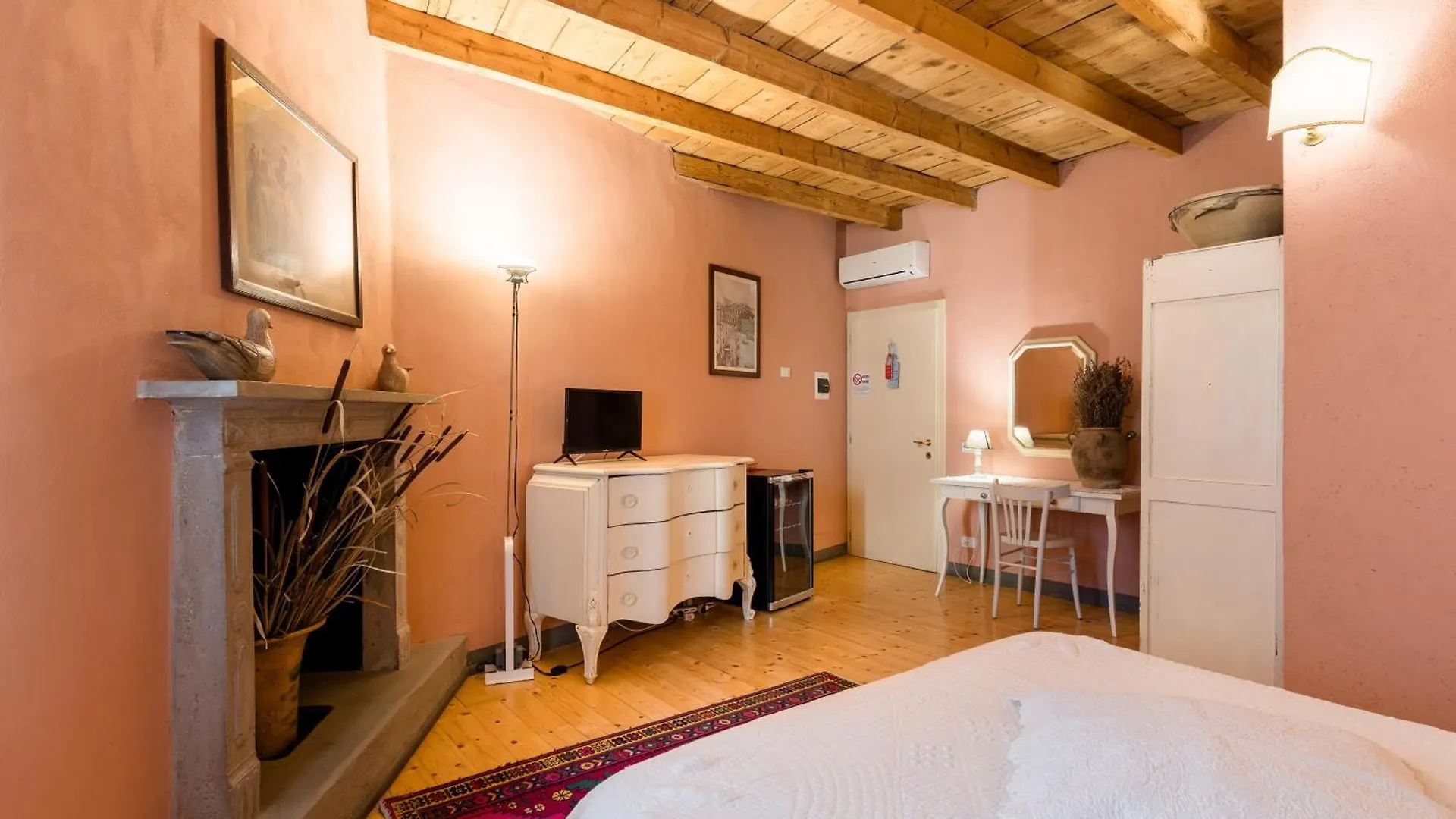 فندق مبيت وإفطار مونزامبانو B&B Corte Del Mincio